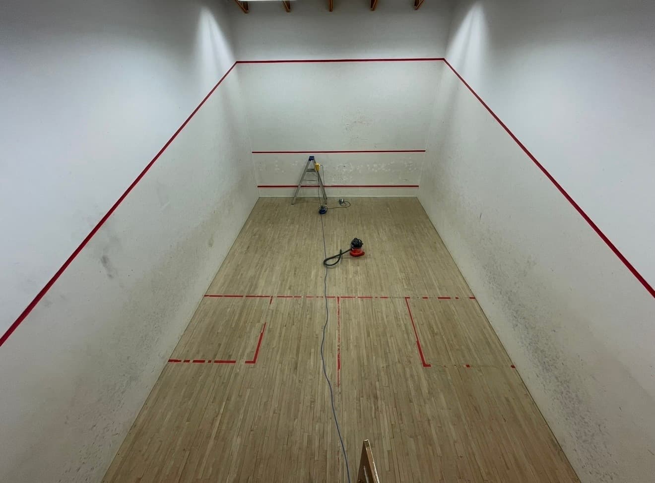 Tired, yellowed squash court before refurbishment
